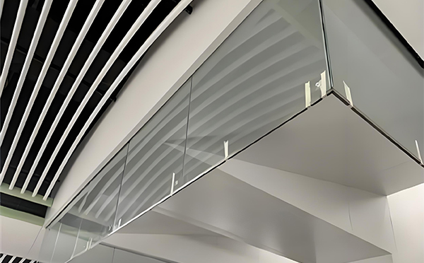 略阳玻璃挡烟垂壁