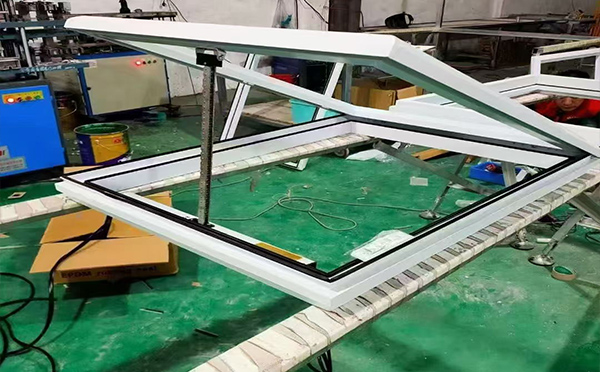 某地下车库出入口略阳排烟窗配置工程