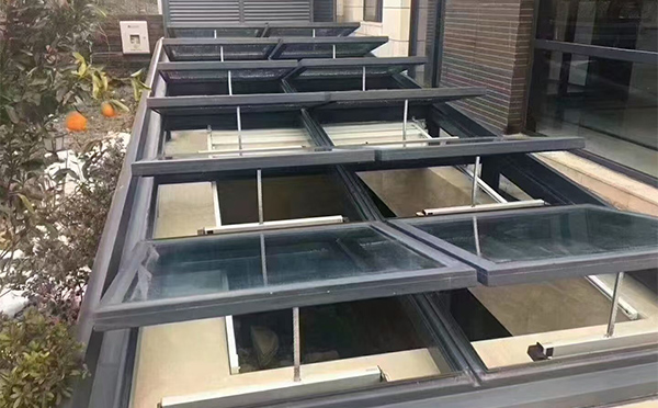 某轨道交通车辆维修车间略阳排烟窗应用