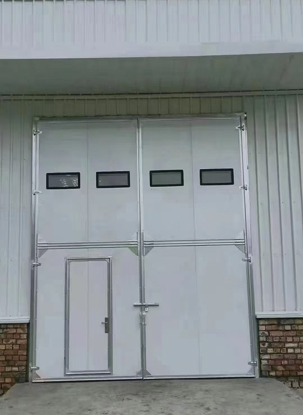 略阳工业门在设备装配车间出入口的实施记录